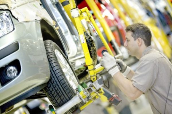 Fiat ar putea închide două fabrici din Italia